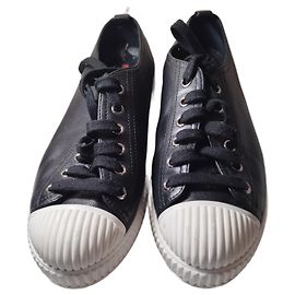 Baskets Prada en cuir noir taille 38 Noir