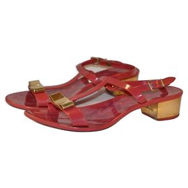 Salvatore Ferragamo pink rubber sandals Pink