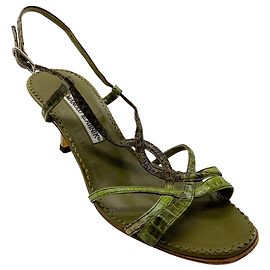 Manolo Blahnik Sandalen aus Olivenschlangenleder Grün