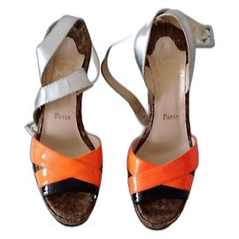 Escarpins Christian Louboutin en cuir orange à brides Orange