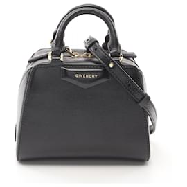 Givenchy-Givenchy Antigona Cube Nano Leather Handbag-Black