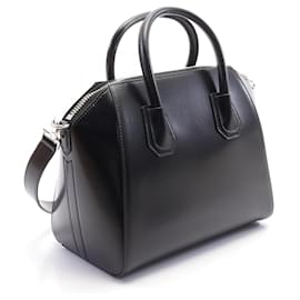 Givenchy-Givenchy Leather Antigona Handbag BB50TPB1R0001-Black