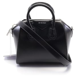 Givenchy-Givenchy Leather Antigona Handbag BB50TNB1R0001-Black