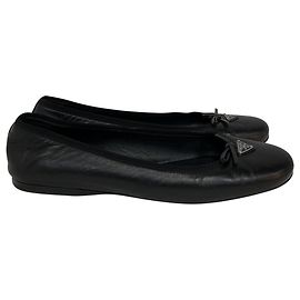 Prada Bow Logo Plaque Ballet Flats in Black Leather Black