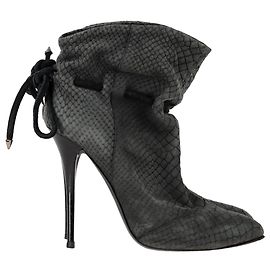 Botas de tornozelo em camurça cinza com estampado de pele de cobra de Giuseppe Zanotti Cinza