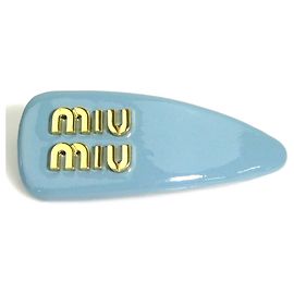 Fermaglio in smalto blu chiaro Miu Miu Blu chiaro