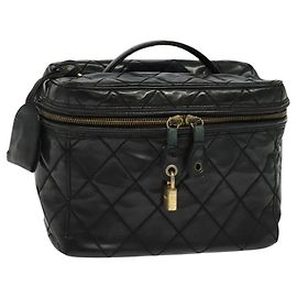 CHANEL Matelassé Vanity Pouch Esmalte Negro Oro CC Auth bs26105 Negro Dorado