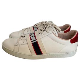 Tênis Gucci de couro creme Creme