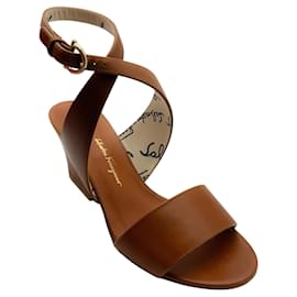 Sandales Sheena en cuir tan de Salvatore Ferragamo Camel