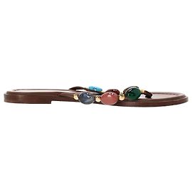Chinelo Shanti em couro marrom com embellishments de Gianvito Rossi Marrom