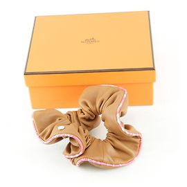 Scrunchie in pelle Claudia di Hermès Marrone