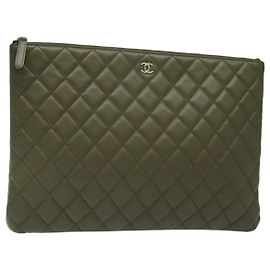 CHANEL Matelassé Clutch Borsa in Pelle di Agnello Verde Oro CC Auth 126558M D'oro Verde