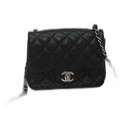 Bolsa flap pequena da Chanel Preto