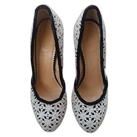 Décolleté Charlotte Olympia in Pizzo Ecru e Velluto Nero Nero Crudo