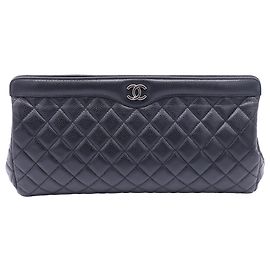 Chanel Große CC Rahmen gesteppte Clutch-Tasche aus schwarzem Leder Schwarz