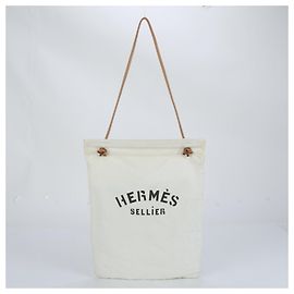Bolsa de ombro em couro Chevron Aline GM da Hermès Branco