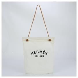 Hermès-Sac à épaule en cuir Chevron Aline GM d'Hermès-Blanc