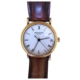 Veja a Patek Philippe Calatrava clous de Paris 3802J Dourado