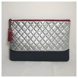 CHANEL Gabrielle Clutch Grande (1175670) Argento