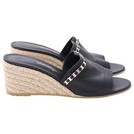 Salvatore Ferragamo Mule decorate Ferragamo Thassos in pelle nera Nero