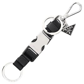 Charm de couro Saffiano preto em nylon Prada Preto