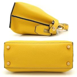 Fendi-Fendi Peekaboo Iconic Essential Shoulder Bag-Yellow