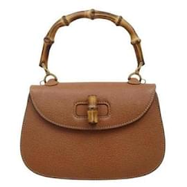 Bolso de cuero de ternera vintage de Gucci con asa de bambú Camello
