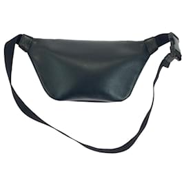 Balenciaga-Bolsa de corpo em couro preto com estampa de logo Balenciaga Everyday-Preto