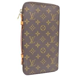 Louis Vuitton-Estojo de viagem Monogram Louis Vuitton-Marrom