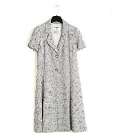 Chanel 2010 Jacket FR40 White Black Cotton Tweed Sleeveless Jacket UK12 US10 Black White