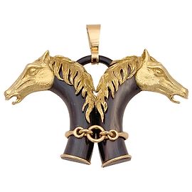 Pendentif FRED double tête de cheval en or jaune et corne. Autre