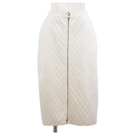 Saia Chanel Matelasse Diamond Acolchoada Branco Cru