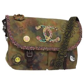 Bolsa de ombro CHANEL bordado graffiti em lona de couro caqui CC Auth 121519SV Caqui