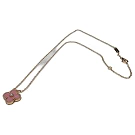 Pendentif en porcelaine rose et diamant Alhambra de Van Cleef & Arpels en or 18 carats 0,05 CTW Rose Doré