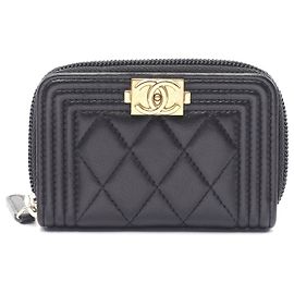 Monedero Boy de piel de cordero negro Chanel Negro