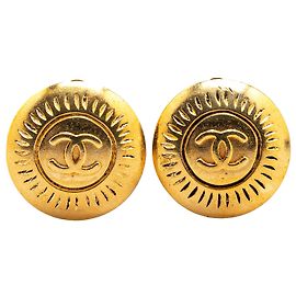 Orecchini rotondi a clip in oro placcato CC di Chanel D'oro