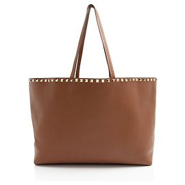 Valentino Garavani Sac cabas Rockstud en cuir grainé Valentino Marron