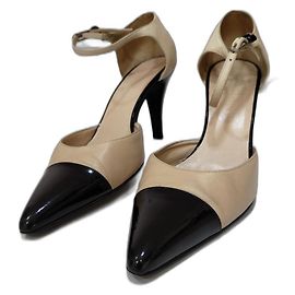Escarpins bicolores Chanel en cuir beige et noir à bride Noir Beige