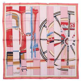 Lenço Hermès Carré 90 "LA BERLINE BAYADERE" 100% Seda em Rosa Rosa