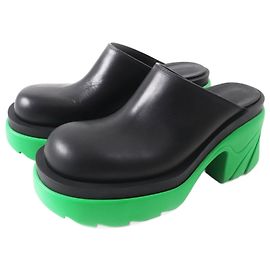 Zoccoli in pelle e gomma FLASH di Bottega Veneta Nero Verde