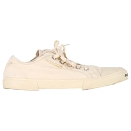 Balenciaga- Balenciaga Paris Distressed Low-Top Sneakers in Cream Canvas-White,Cream