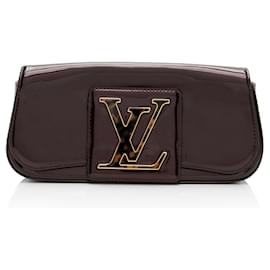 Louis Vuitton-Clutch Sobe em couro envernizado Louis Vuitton-Vermelho