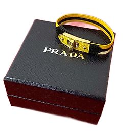 Pulsera de nylon Saffiano con cierre Turnlock de Prada Amarillo