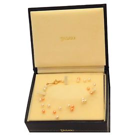 Pulseira de pérolas de 3 fios em ouro amarelo K18 Tasaki A2501008 Rosa