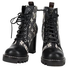 Botas gris LOUIS VUITTON Monogram Jaguar Star Trail Line Lace Up Auth 127740M Castaño