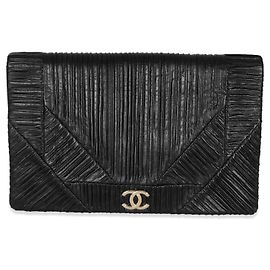Clutch XL de piel de ternera arrugada negra Chanel Coco Pleats Negro