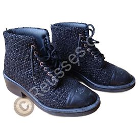 Botas ankle Chanel em couro e tweed em bom estado Outro