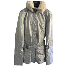 Fendi Jacke aus silbernem Nylon mit Pelzkragen Silber