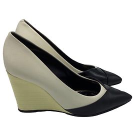 Décolleté a punta bicolore in pelle bianca e nera di Lanvin Bianco