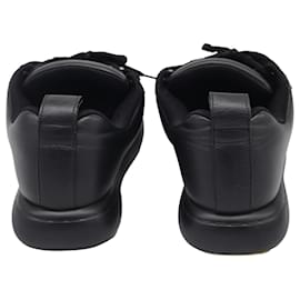 Bottega Veneta-Bottega Veneta Pillow Low-Top Sneakers in Black Calf Leather-Black